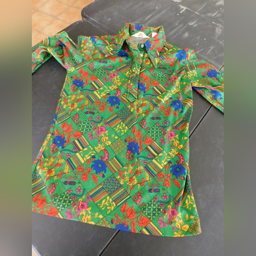VINTAGE - Green Patterned Blouse